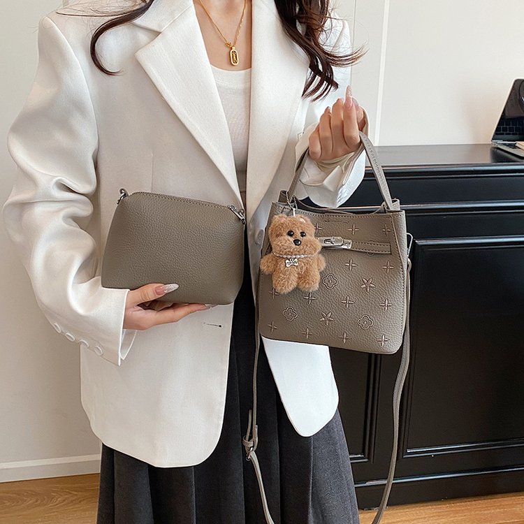 Women's One-Shoulder Handbag with Lock Closure - Winter 2025 - Image 3