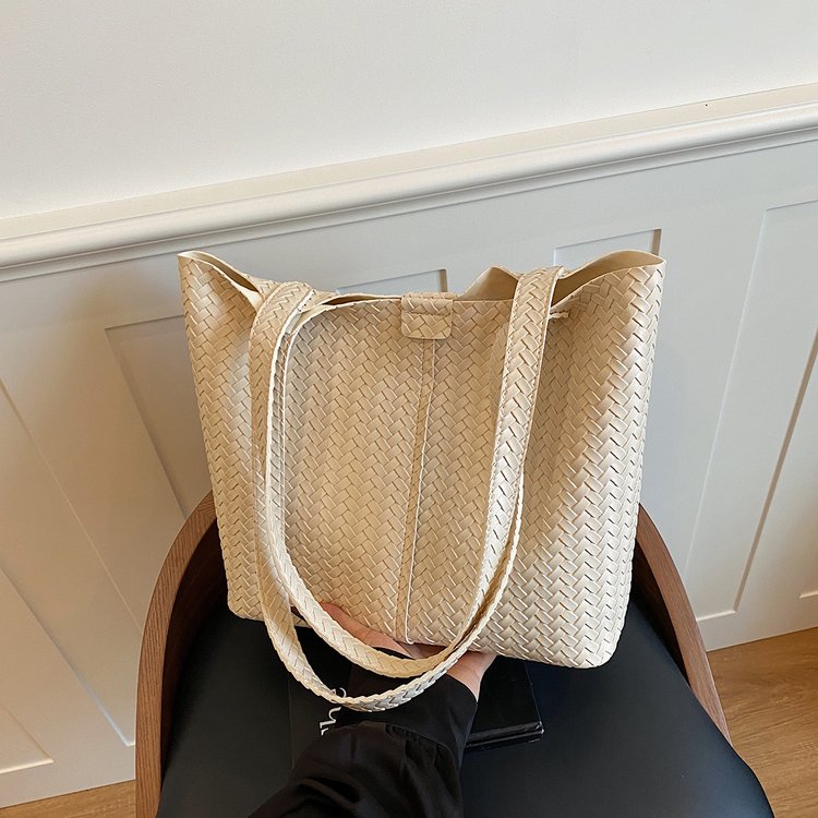Women's Single Shoulder Underarm Bag with Zip Closure - Fall 2026 - Image 3